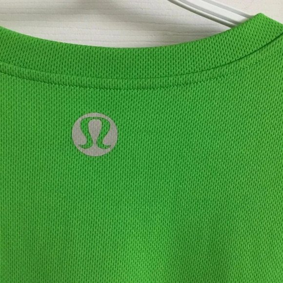 Lululemon Women's Green Floral Yoga Tank Top with Zipper Pockets, Size 10 - Picture 9 of 10